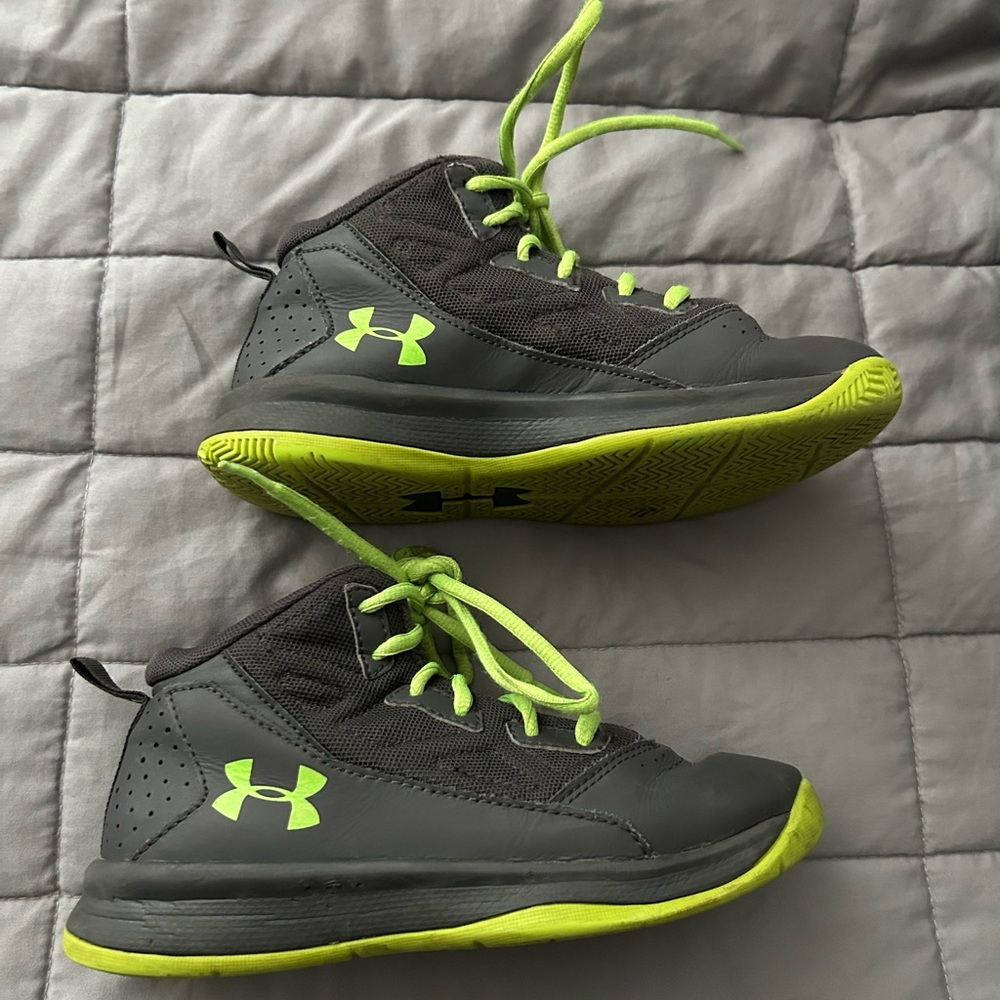 Under Armour Black and Green Sneakers with Sleek Design